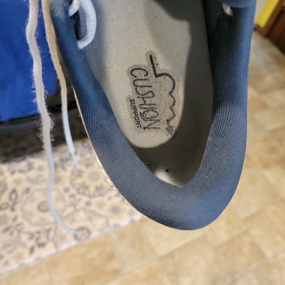 Brooks Women's Gray and White Athletic Running Shoes in 8W - Picture 9 of 11